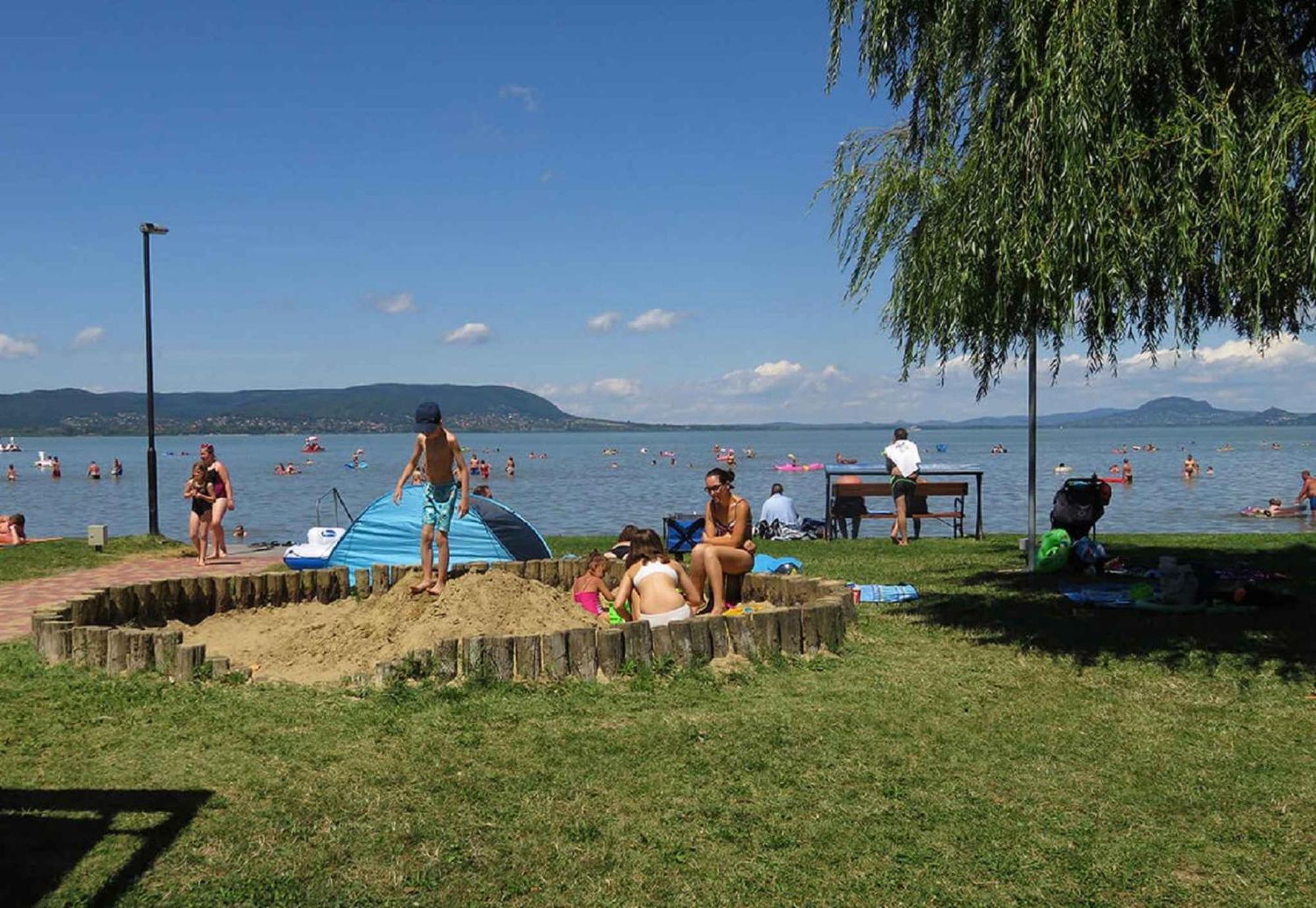 Holiday Homes In Balatonmariafuerdo 48114 Екстериор снимка